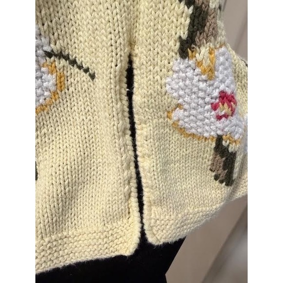 Adrienne Vittadini Cottagecore Sweater Yellow Sz S Floral Embroidered Knit VNeck - Picture 7 of 9